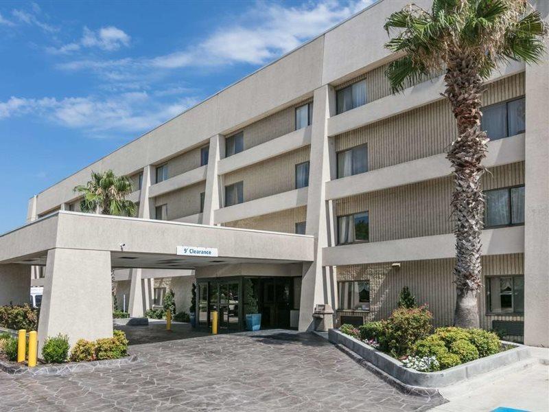 Hotel Baymont By Wyndham Arlington At Six Flags Dr Extérieur photo