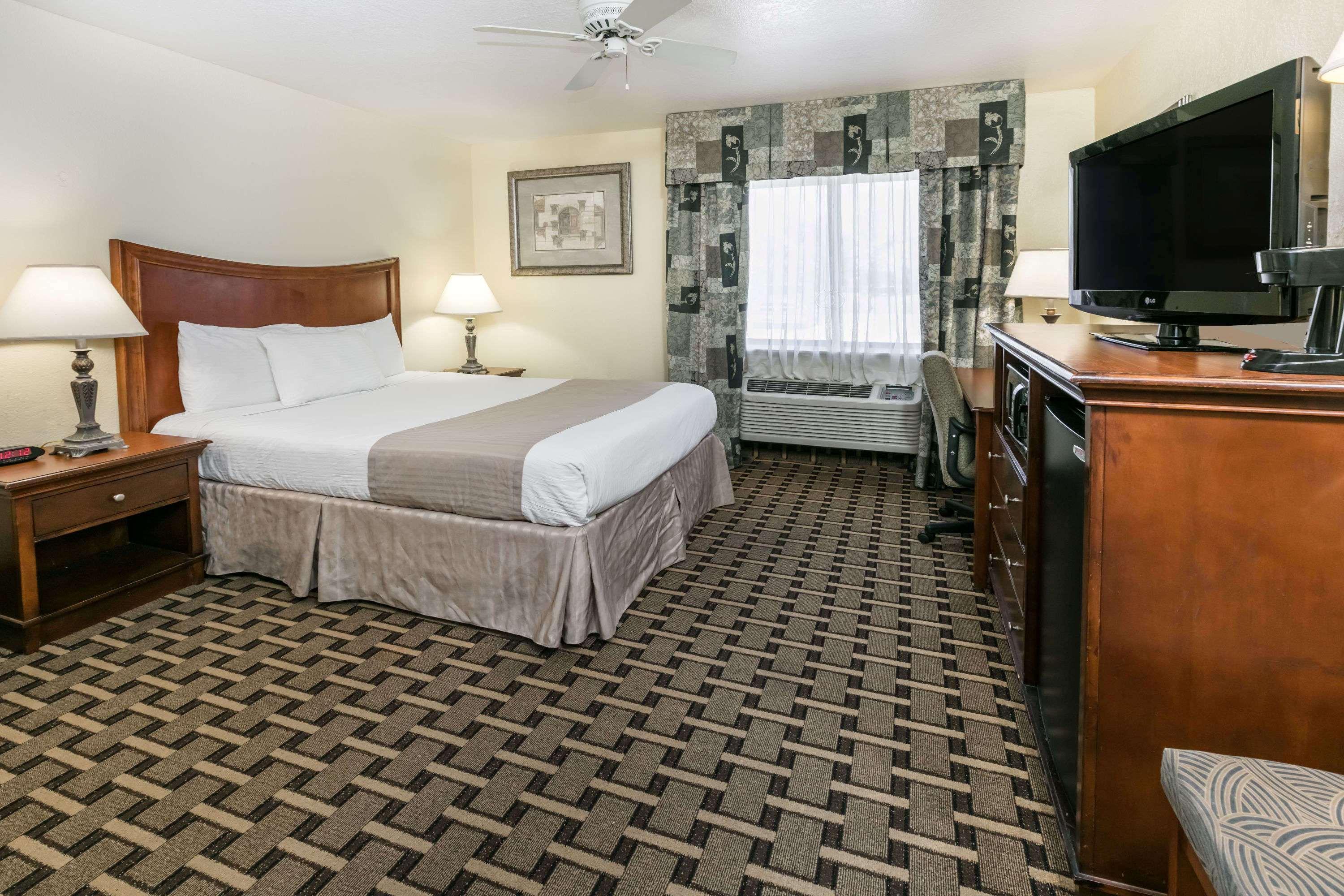 Hotel Baymont By Wyndham Arlington At Six Flags Dr Extérieur photo