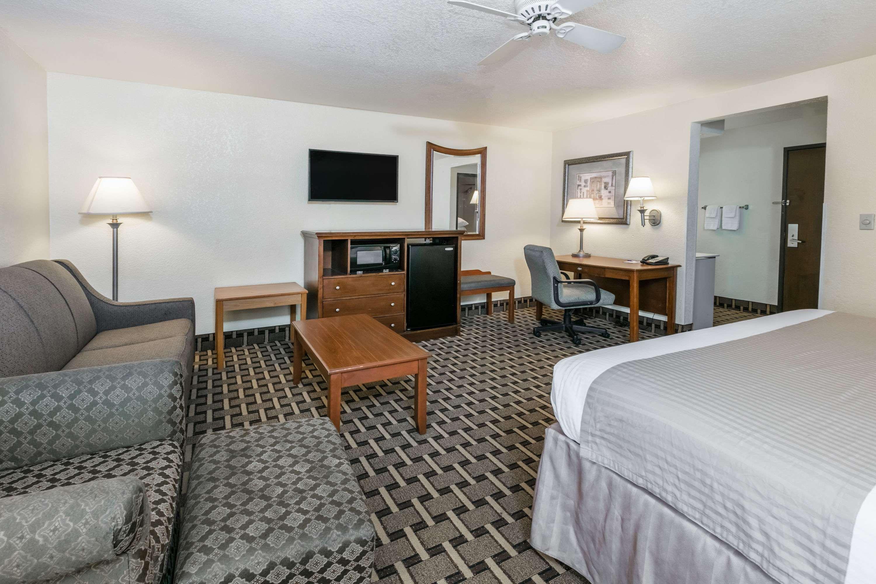 Hotel Baymont By Wyndham Arlington At Six Flags Dr Extérieur photo