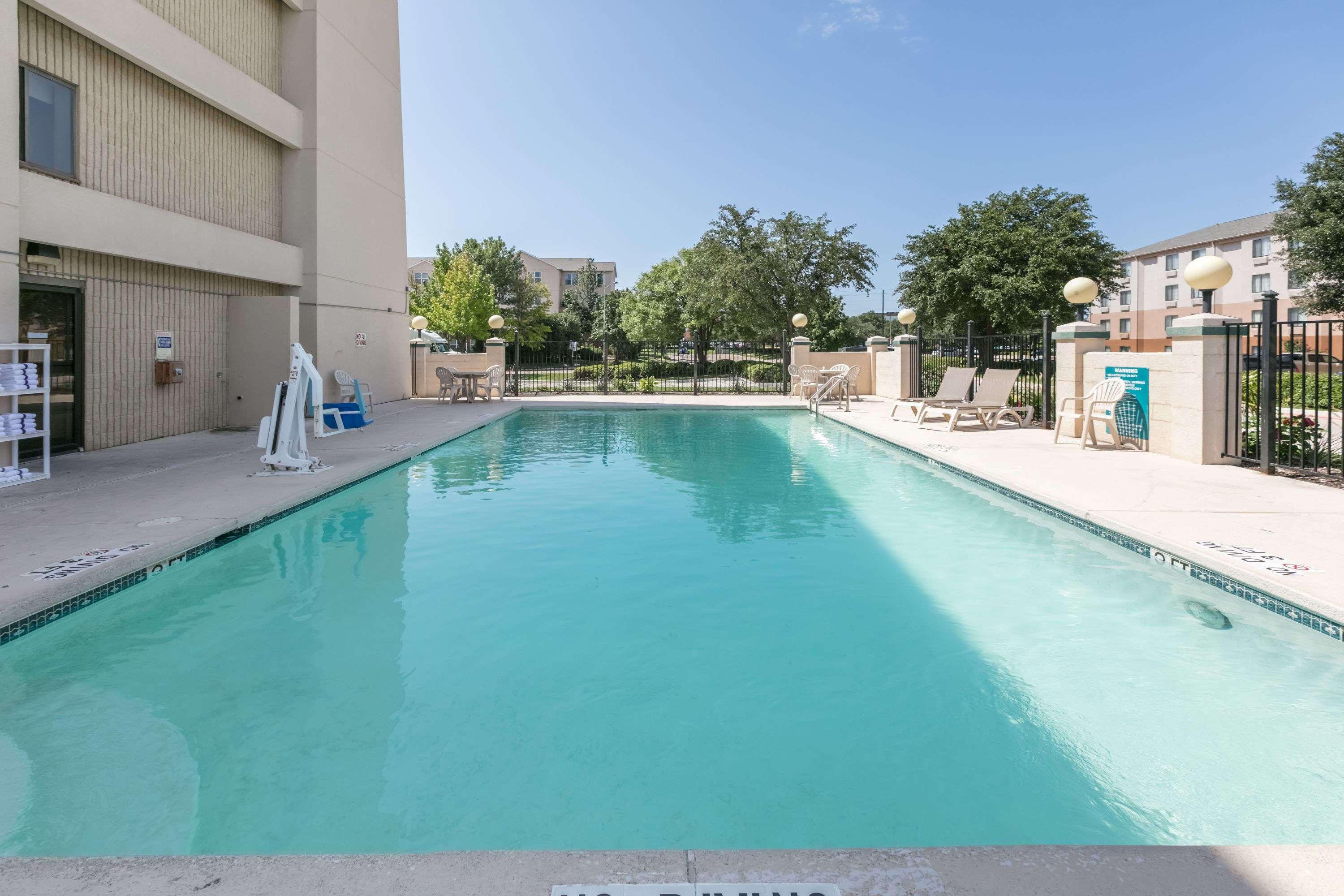 Hotel Baymont By Wyndham Arlington At Six Flags Dr Extérieur photo