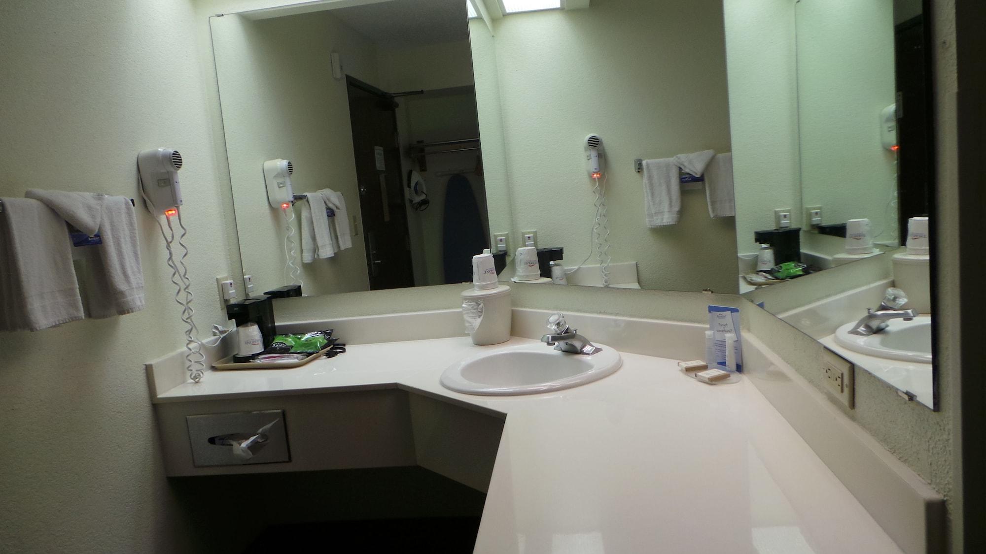 Hotel Baymont By Wyndham Arlington At Six Flags Dr Extérieur photo