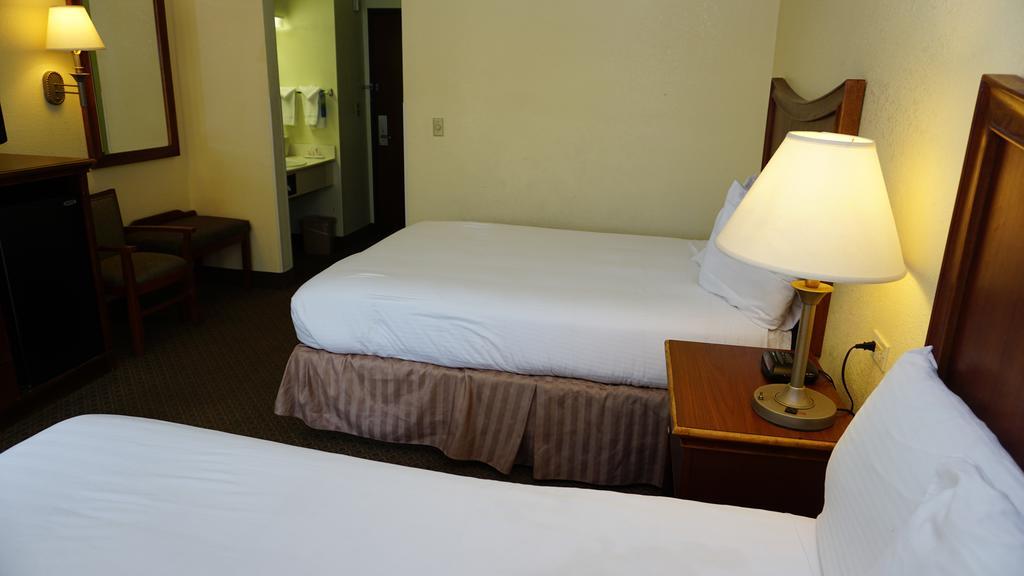 Hotel Baymont By Wyndham Arlington At Six Flags Dr Extérieur photo