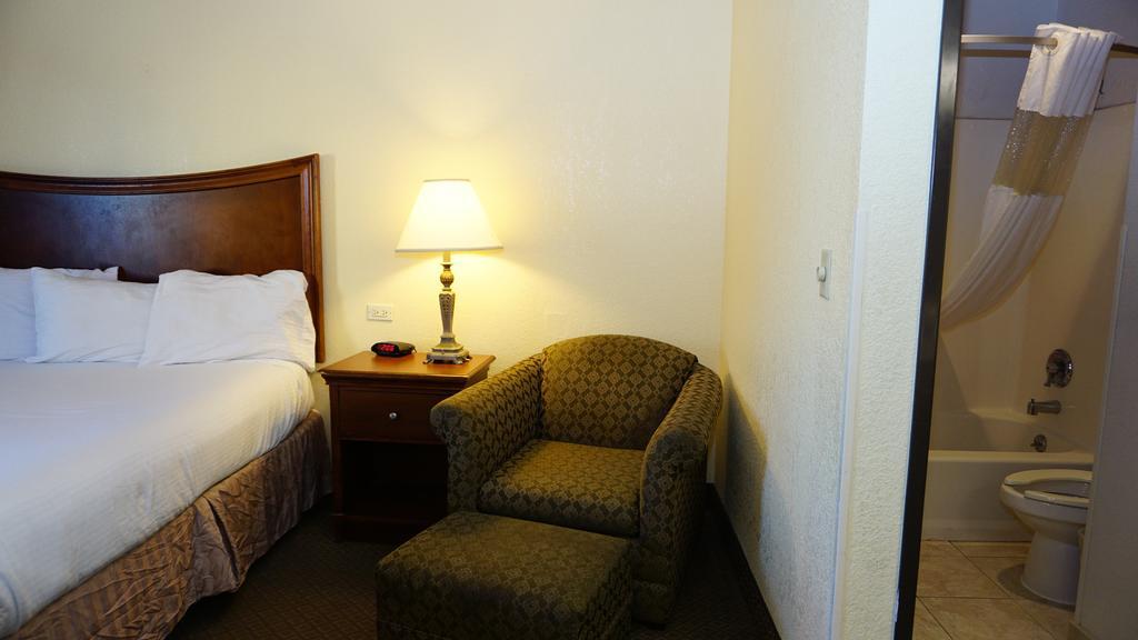 Hotel Baymont By Wyndham Arlington At Six Flags Dr Extérieur photo