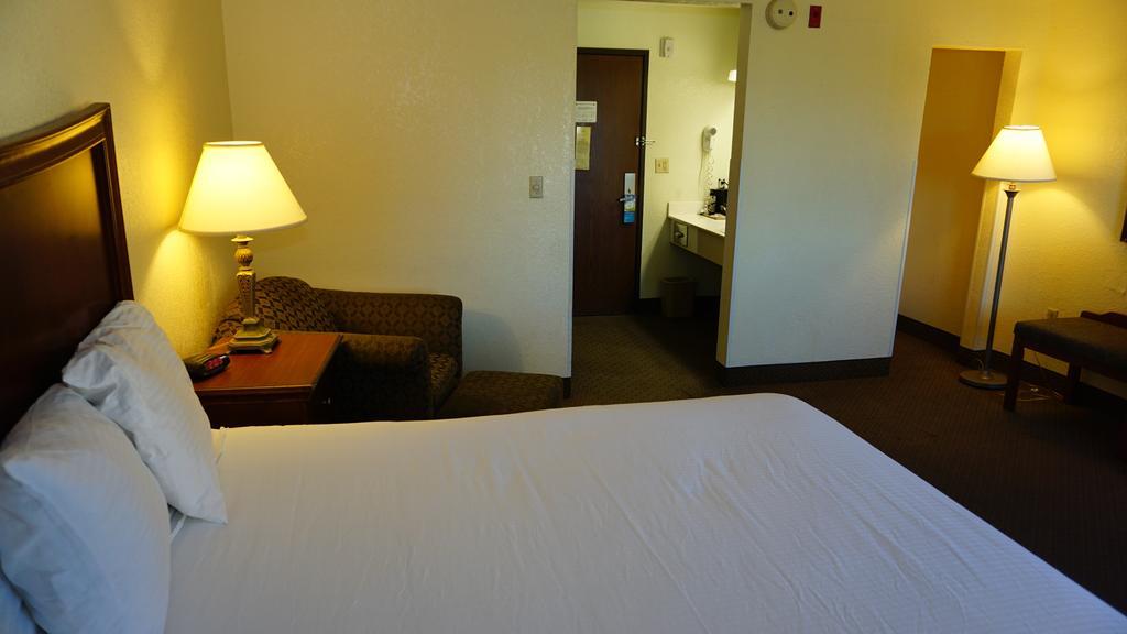 Hotel Baymont By Wyndham Arlington At Six Flags Dr Extérieur photo
