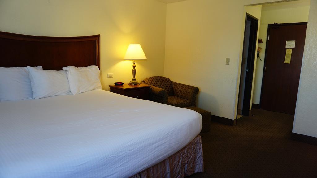 Hotel Baymont By Wyndham Arlington At Six Flags Dr Extérieur photo