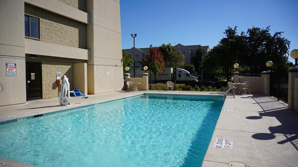 Hotel Baymont By Wyndham Arlington At Six Flags Dr Extérieur photo